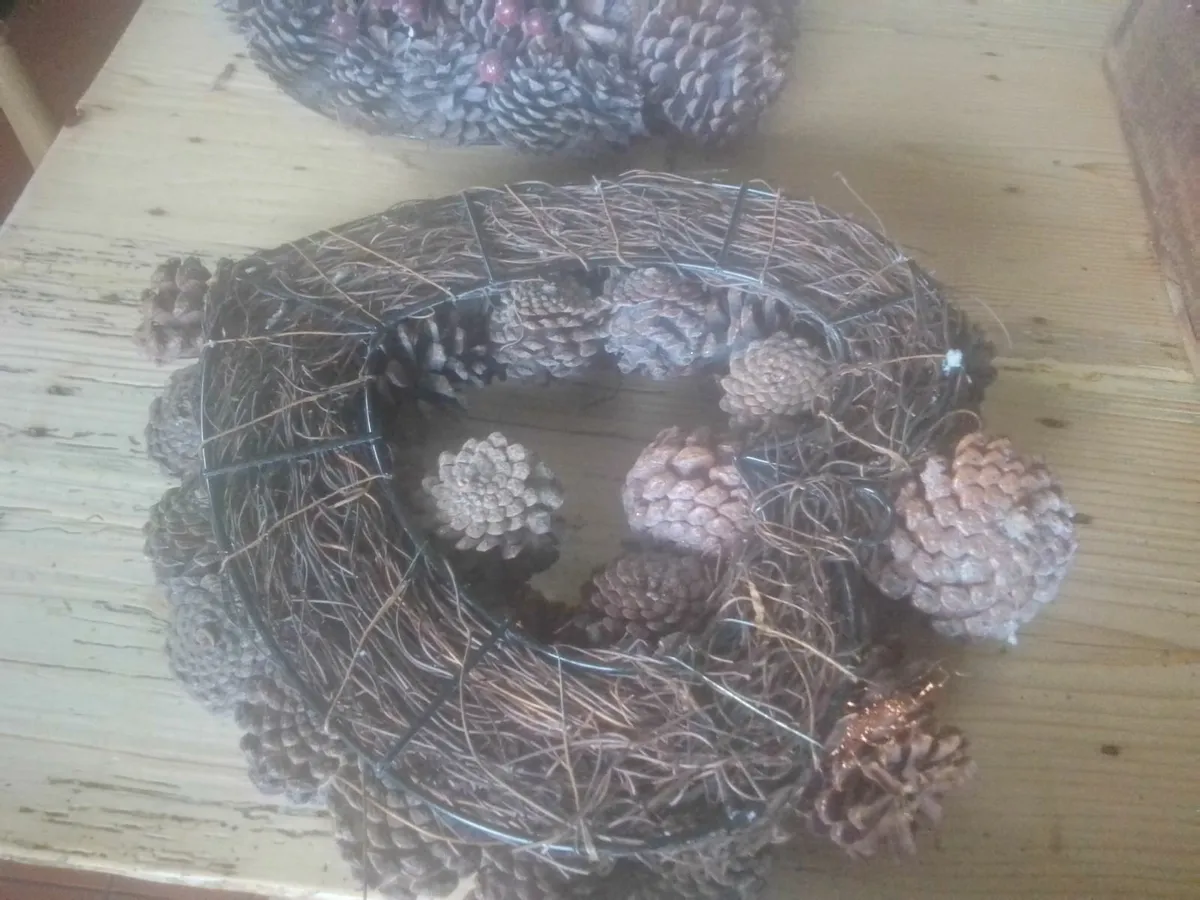 M&S NATURAL PINE CONE HEART WREATH 15x13 inches - Image 3