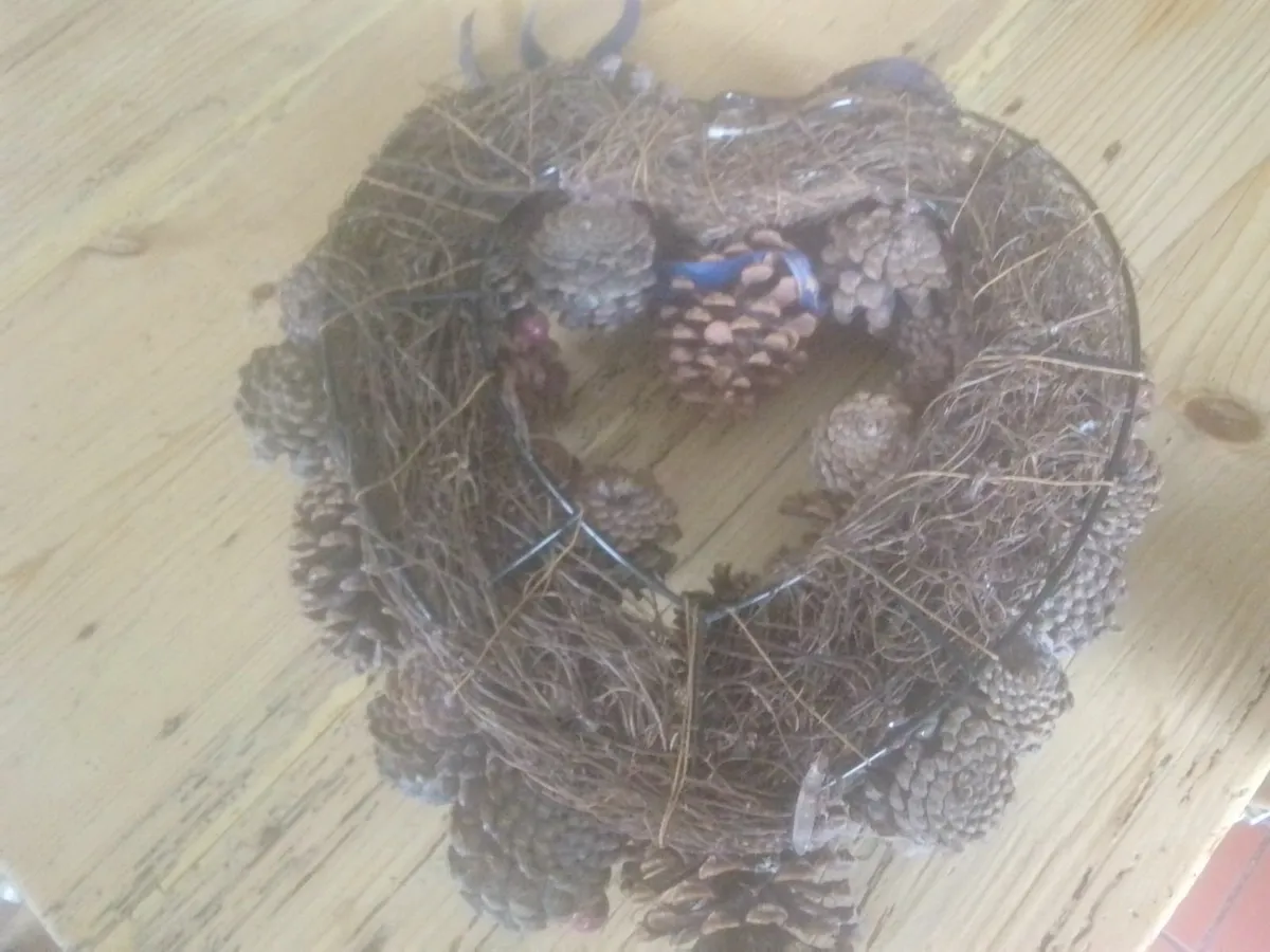 M&S NATURAL PINE CONE HEART WREATH 15x13 inches - Image 4