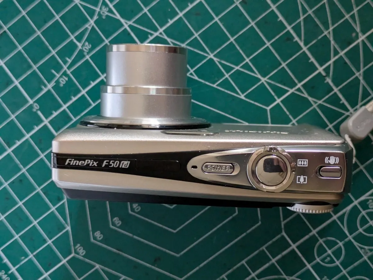 Fujifilm F50fd - 12MP SuperCCD🌈💥 compact camera - Image 3