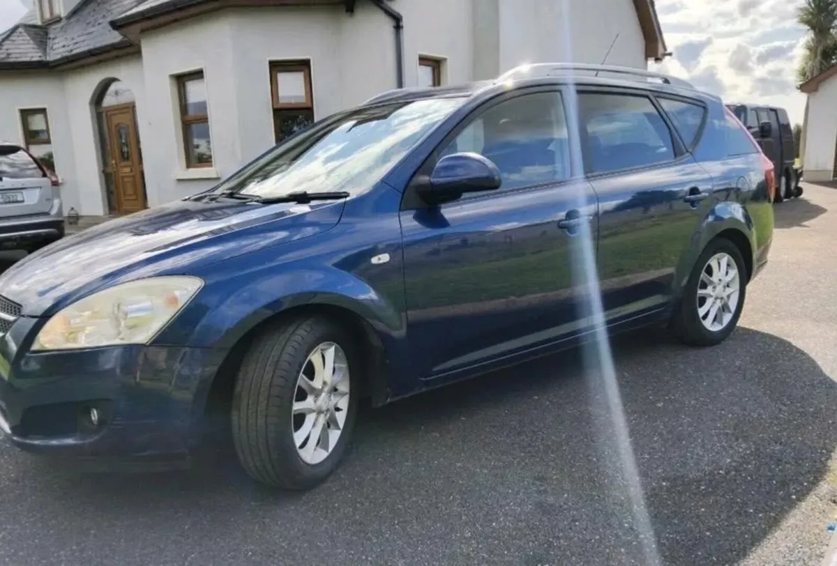 10 Kia Ceed 1.6 Diesel. Tax 02.26. €2150 Ono. - Image 3
