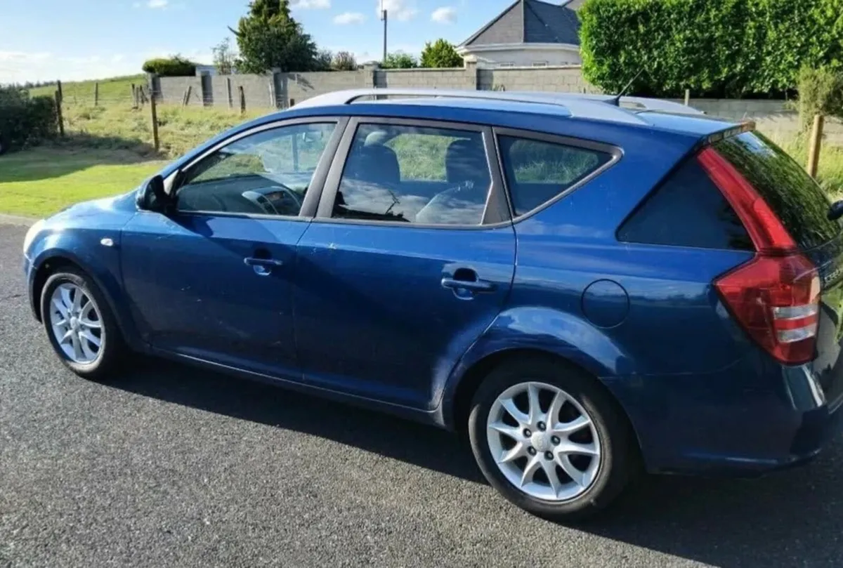 10 Kia Ceed 1.6 Diesel. Tax 02.26. €2150 Ono. - Image 4