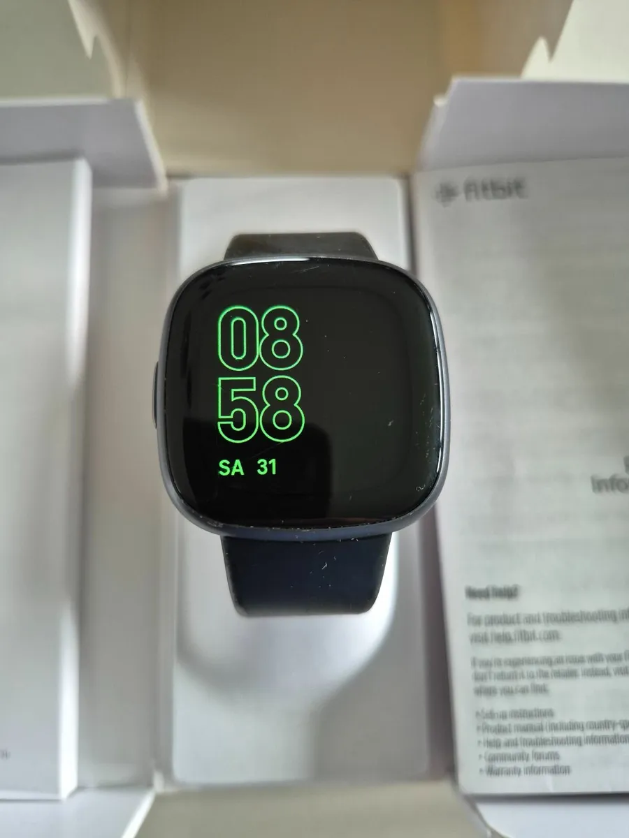 Fitbit versa 4 - Image 1