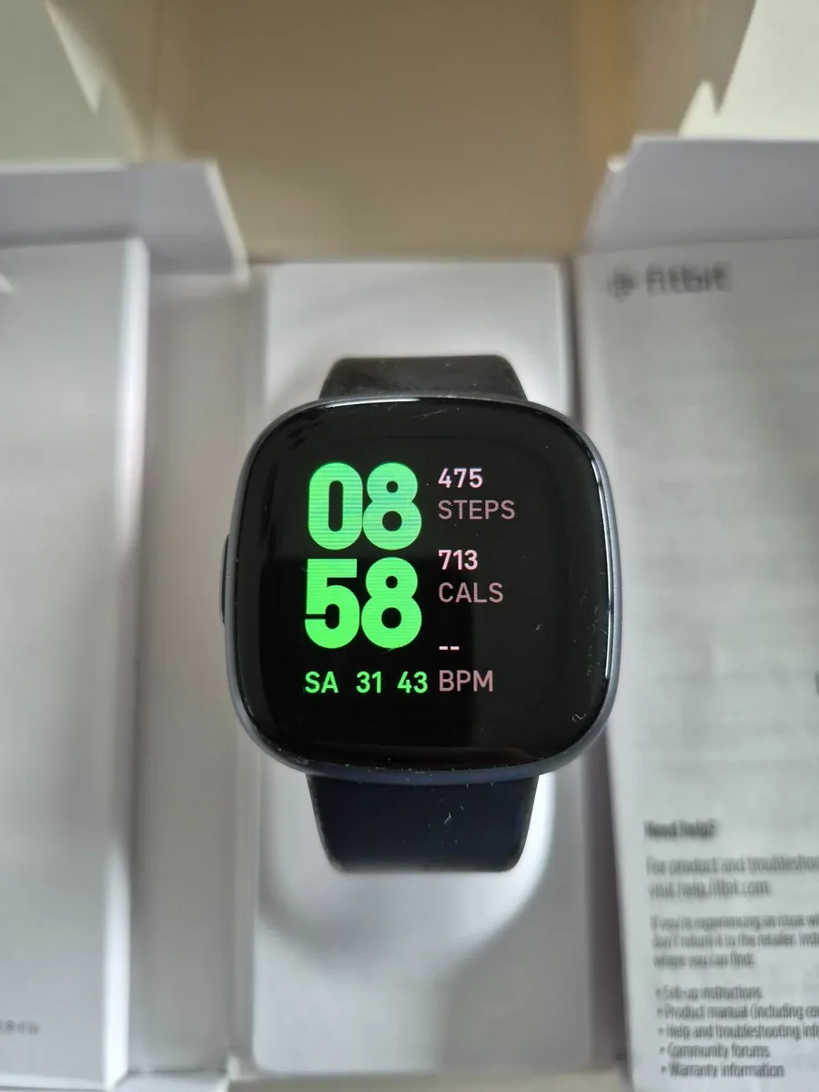 Fitbit versa 4 - Image 2