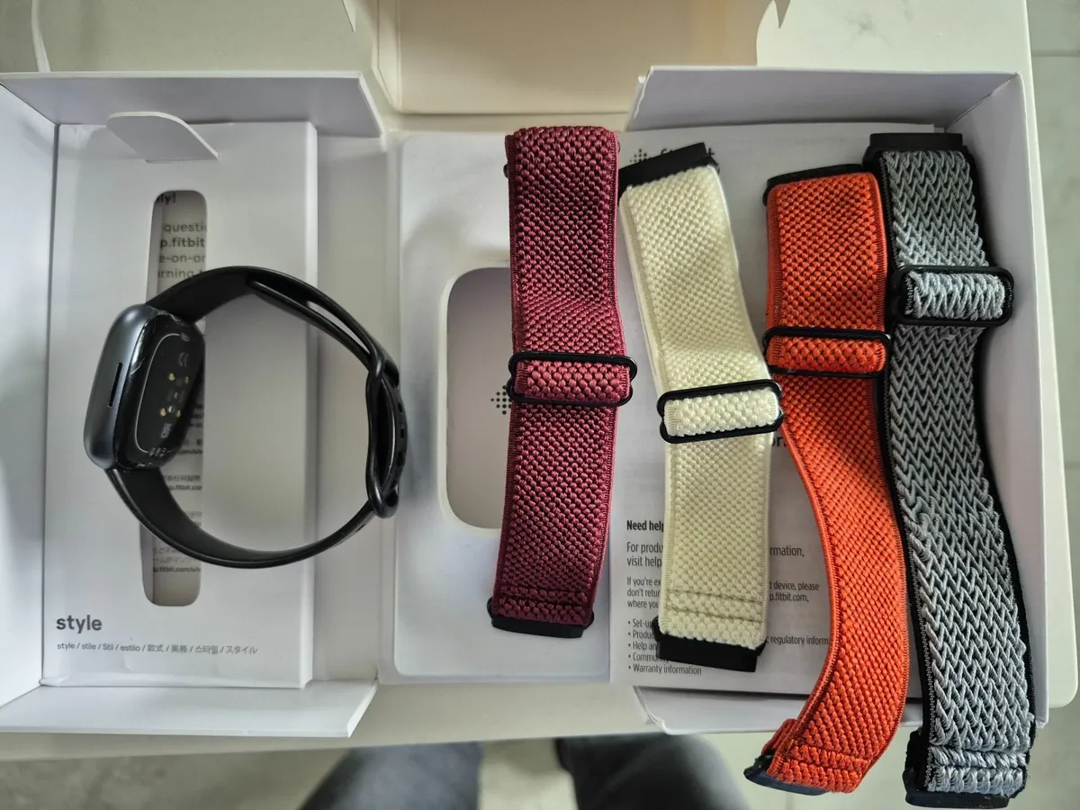 Fitbit versa 4 - Image 3