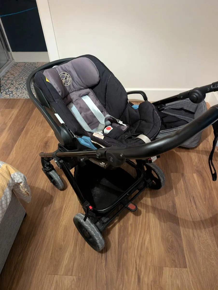 Baby travel system - Image 1
