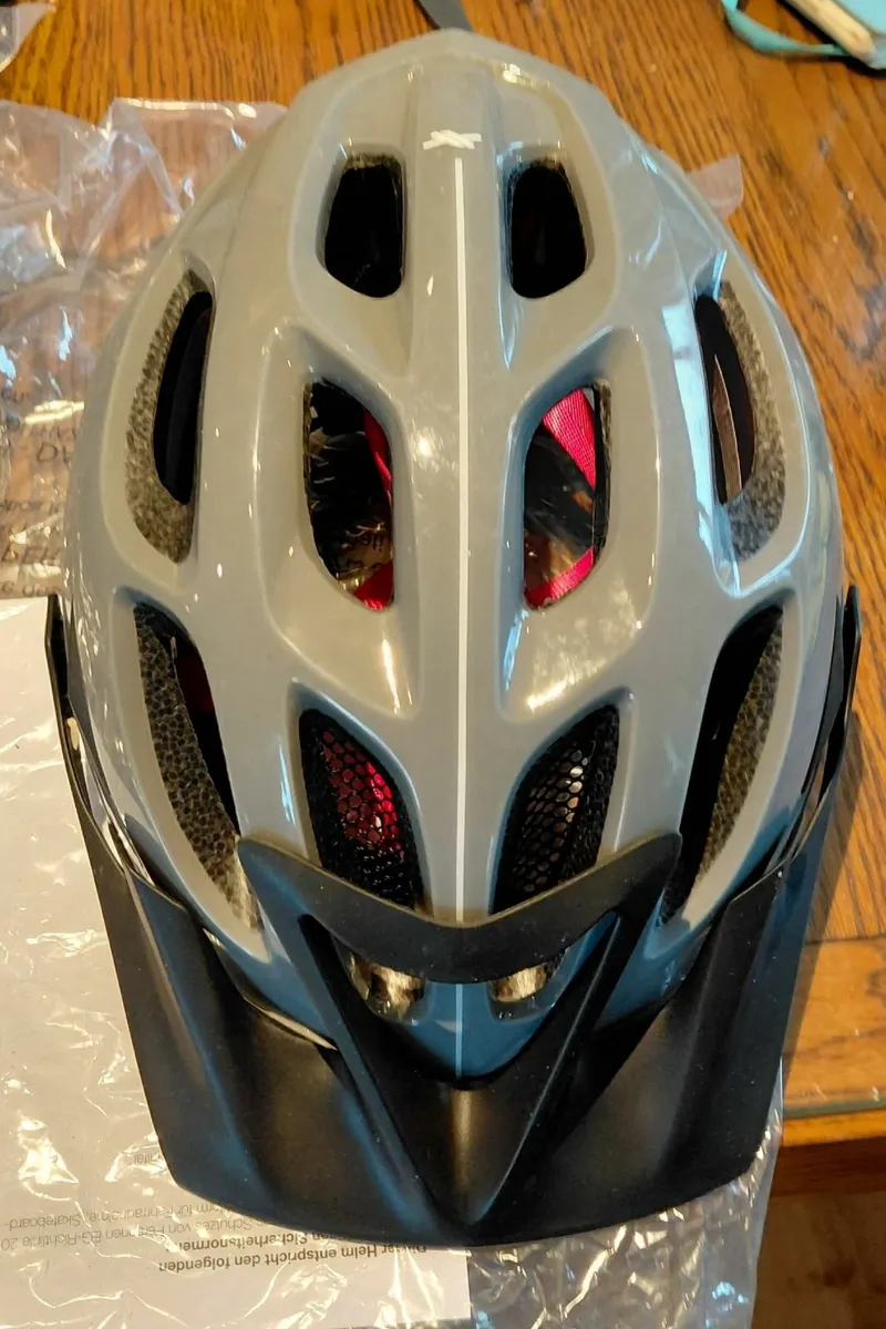 Cycling helmet - Image 4