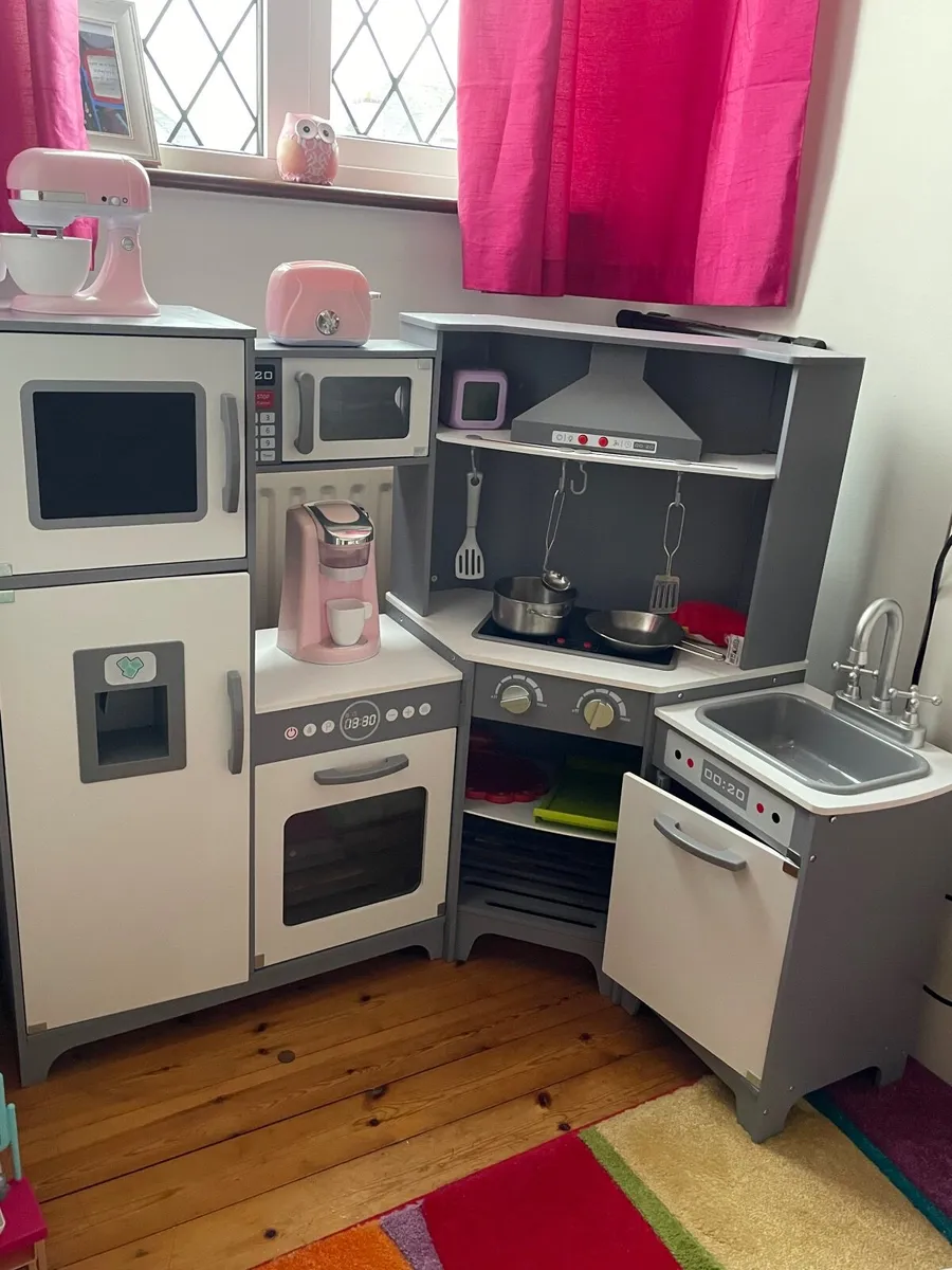 Play Kitchen - Image 1