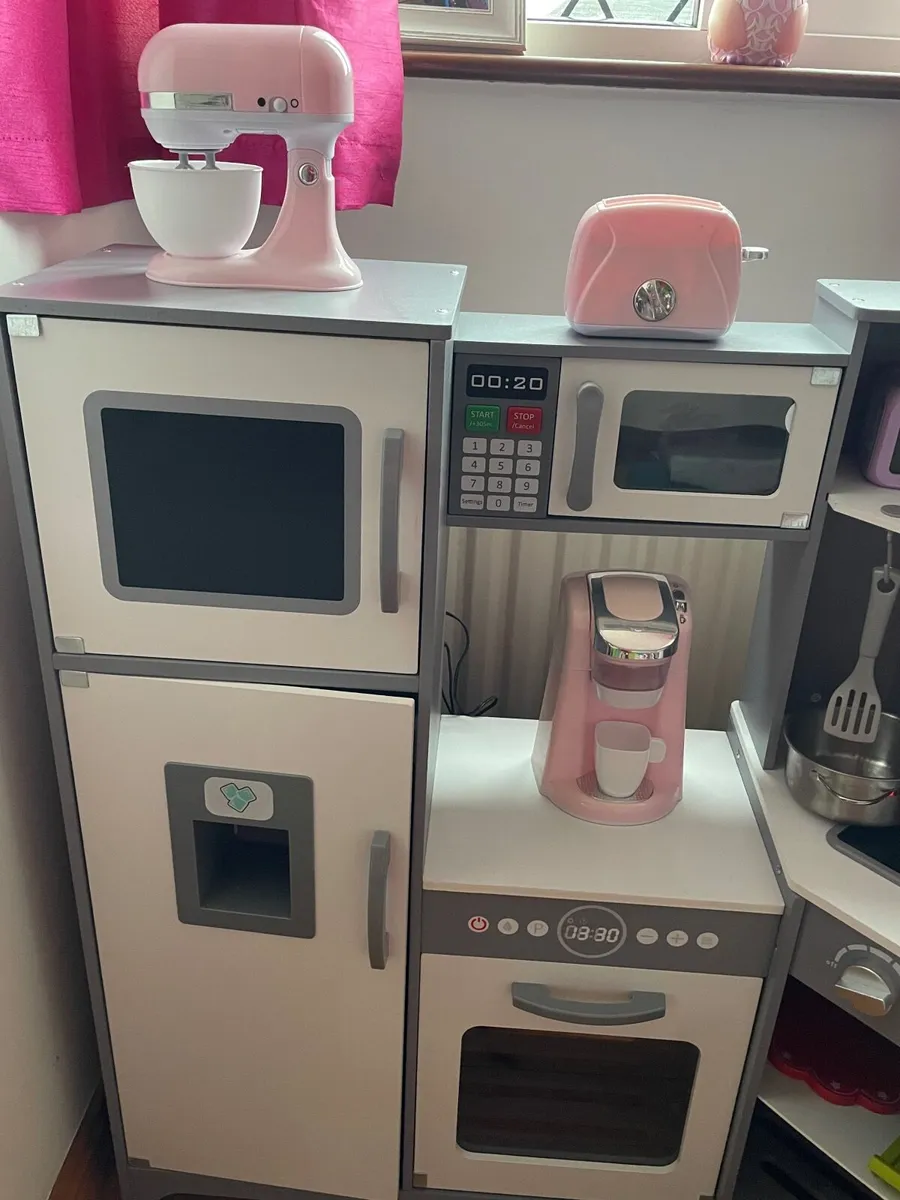Play Kitchen - Image 2