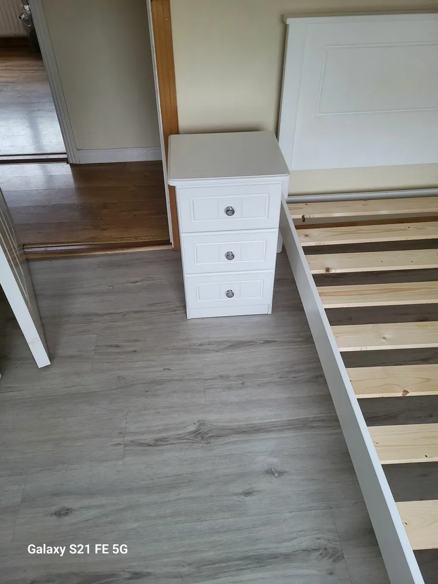Bedroom furniture - Image 2