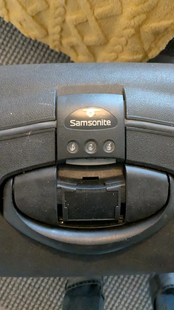 Samsonite Suitcase - Image 2