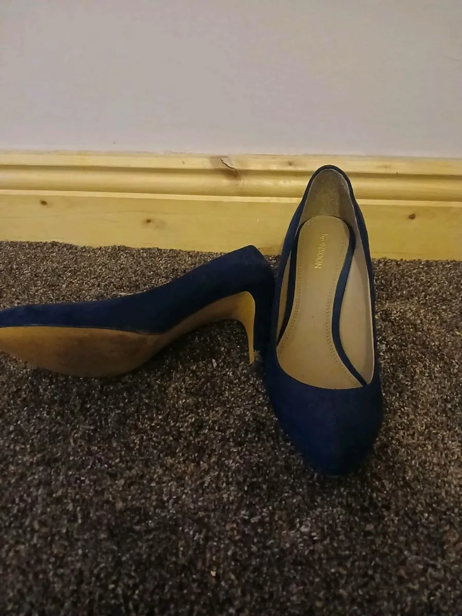 Navy suede MONSOON heels 6/39 - Image 1