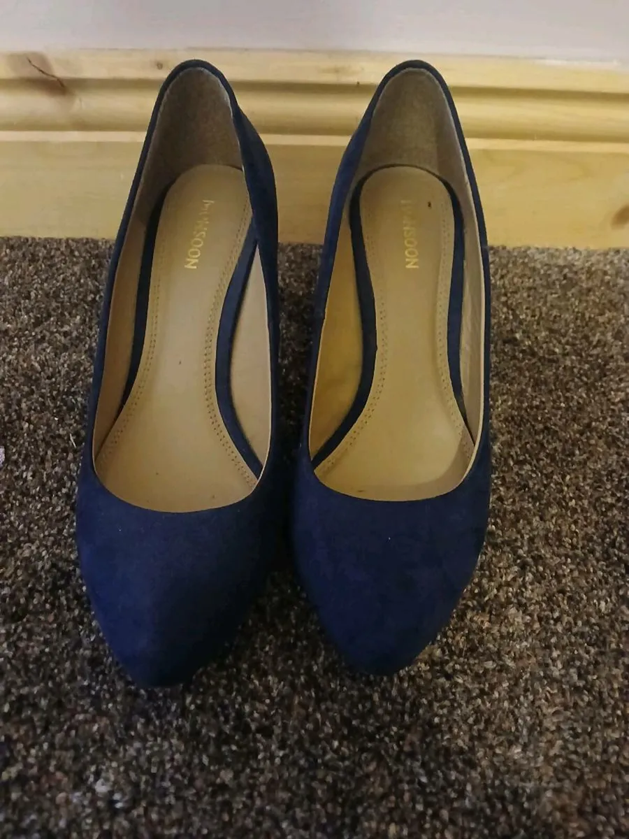 Navy suede MONSOON heels 6/39 - Image 2