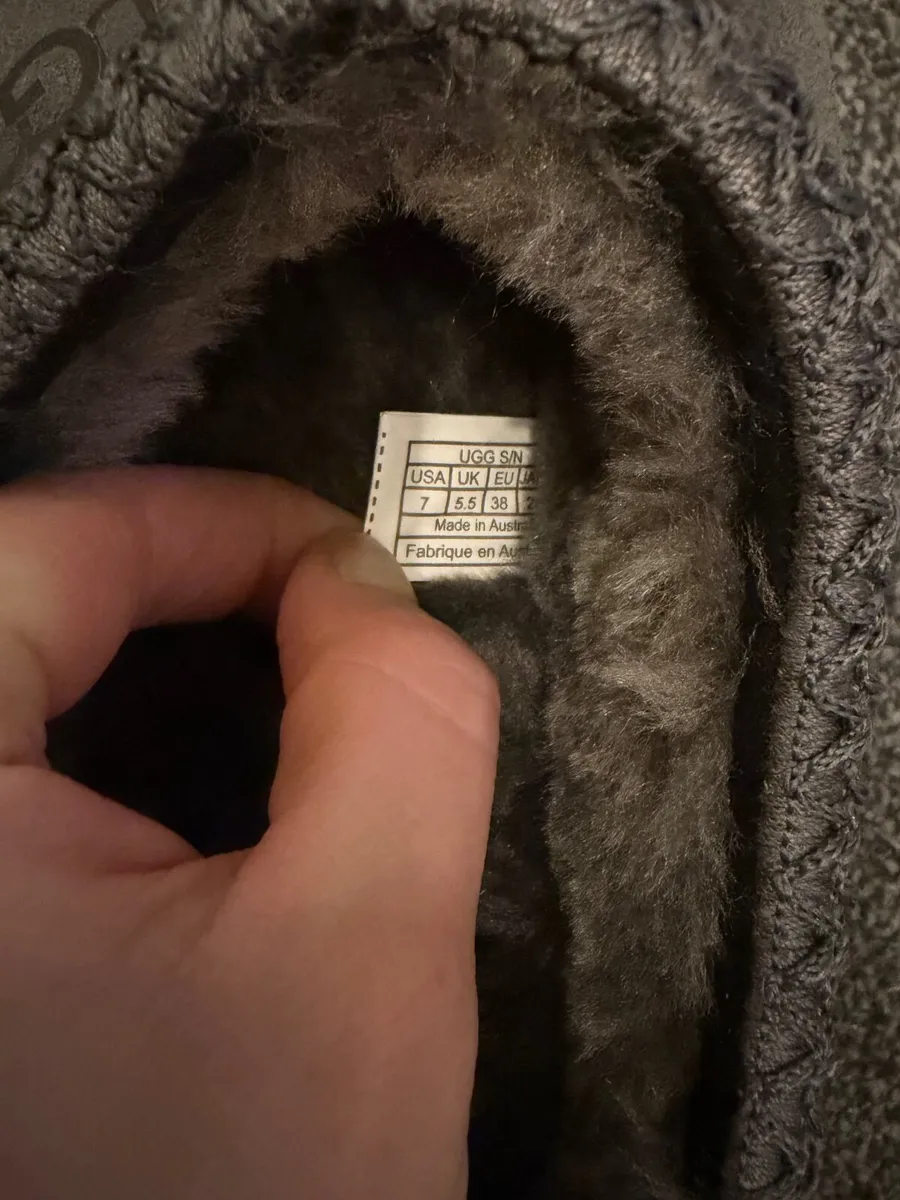 Ugg size 5 - Image 2