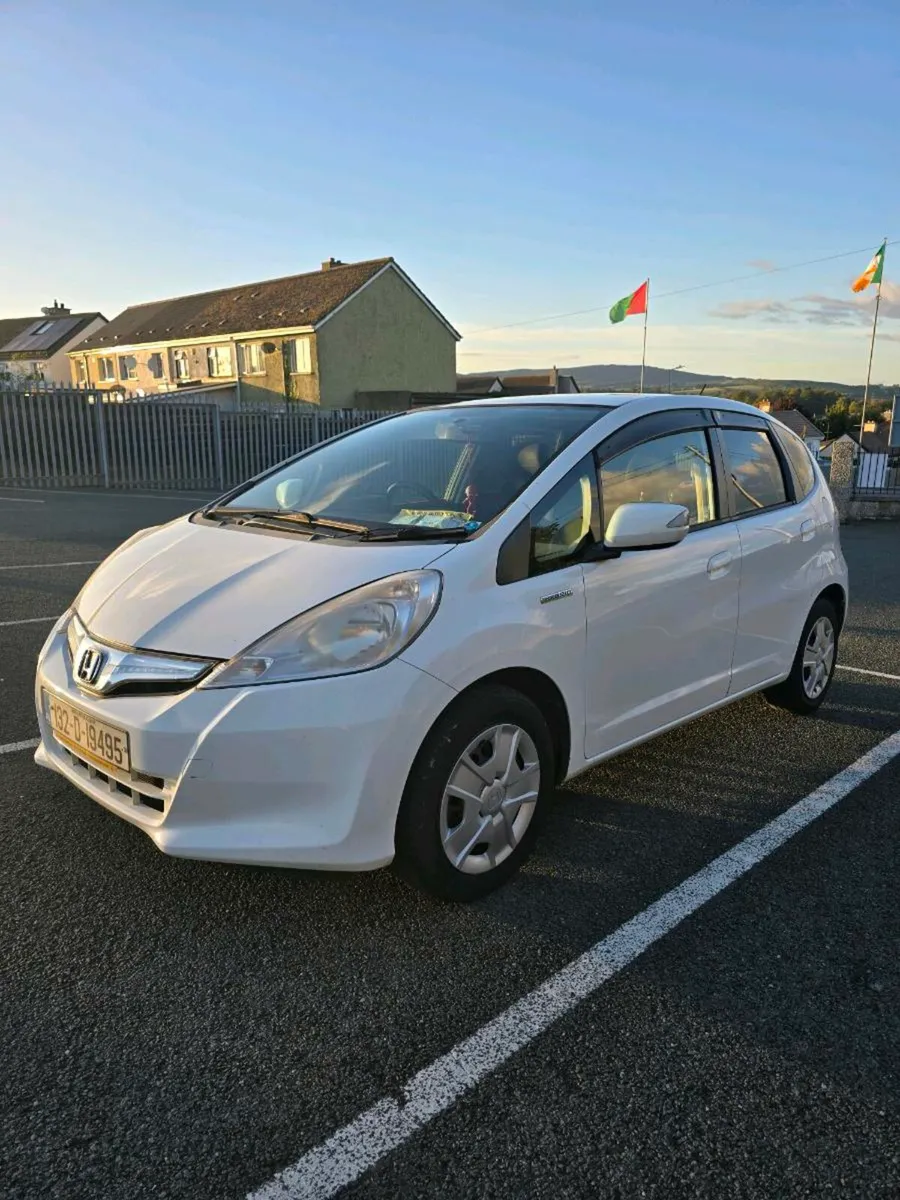 Honda fit hybrid 2013 - Image 1