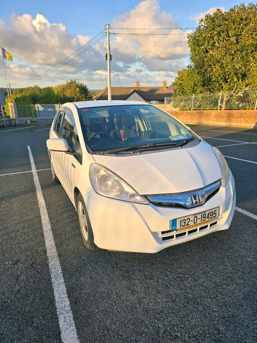 Honda fit hybrid 2013 - Image 3