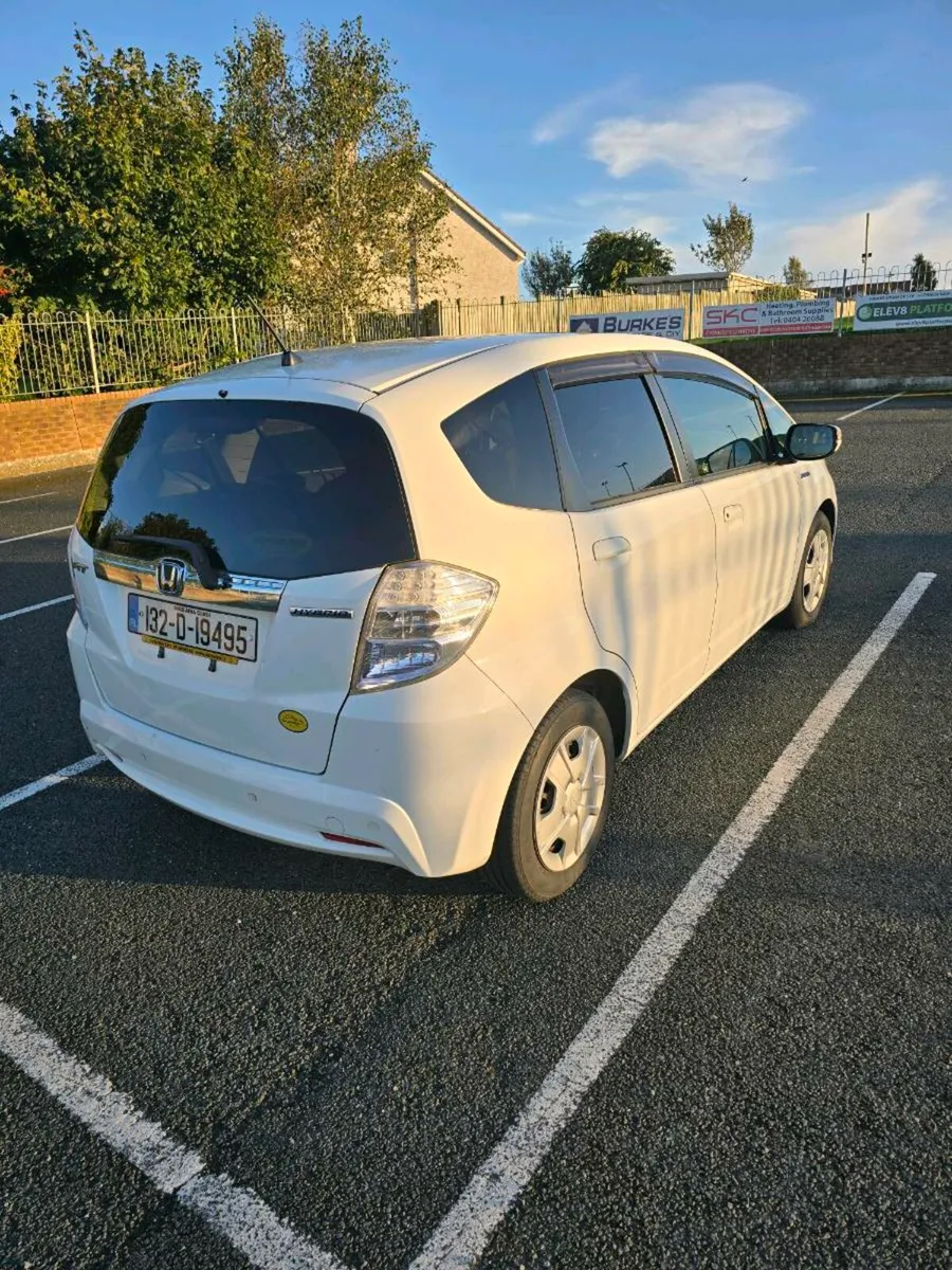 Honda fit hybrid 2013 - Image 4