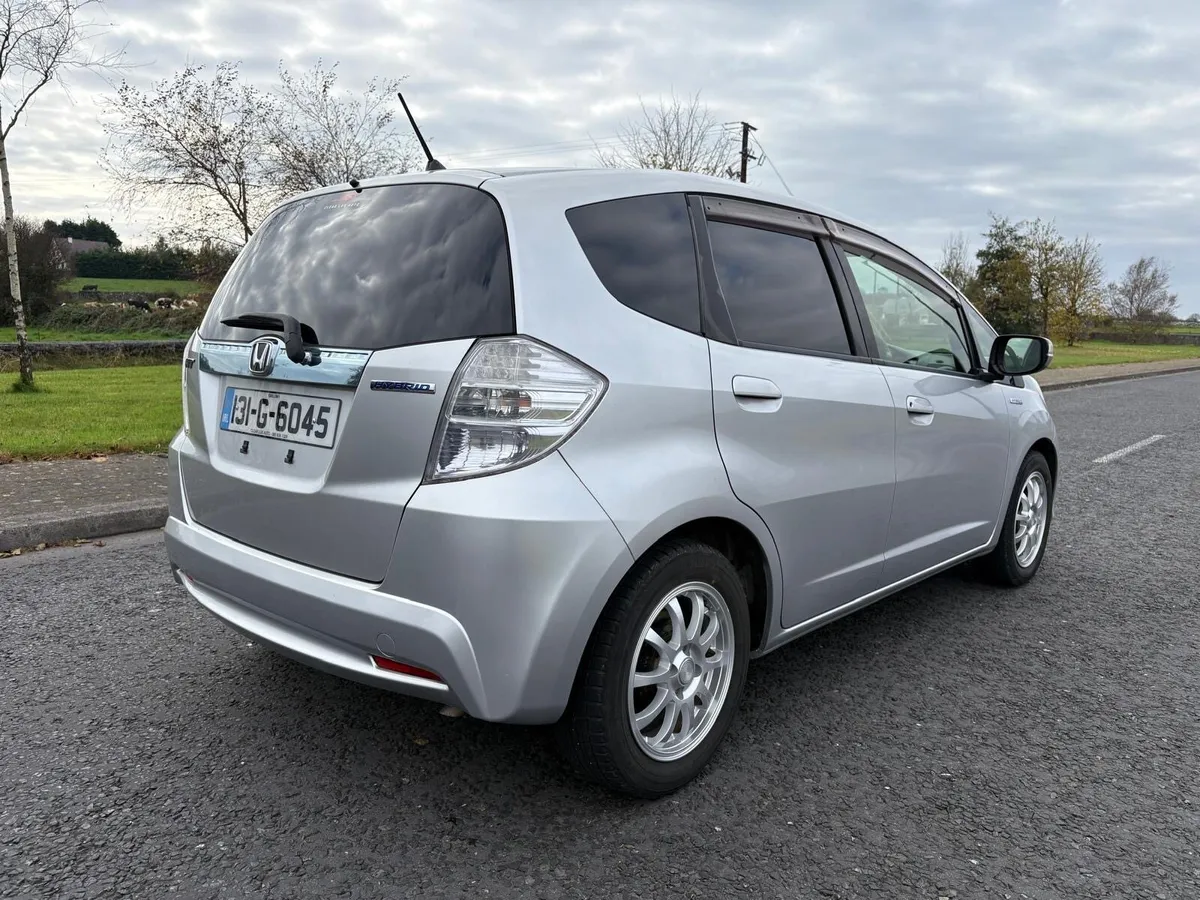 2013 HONDA FIT/JAZZ HYBRID AUTOMATIC - Image 3
