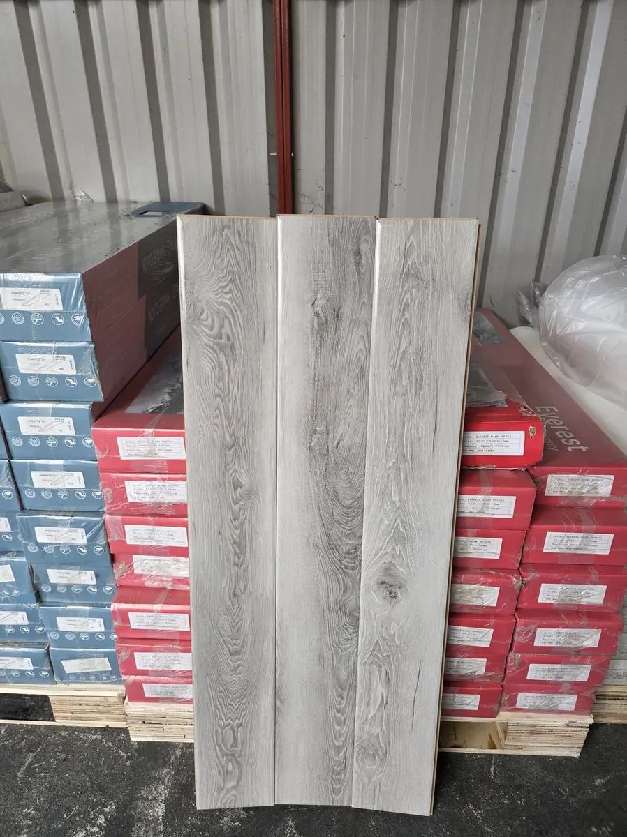 🤩BRAND NEW 12MM FLOORING🤩 - Image 4