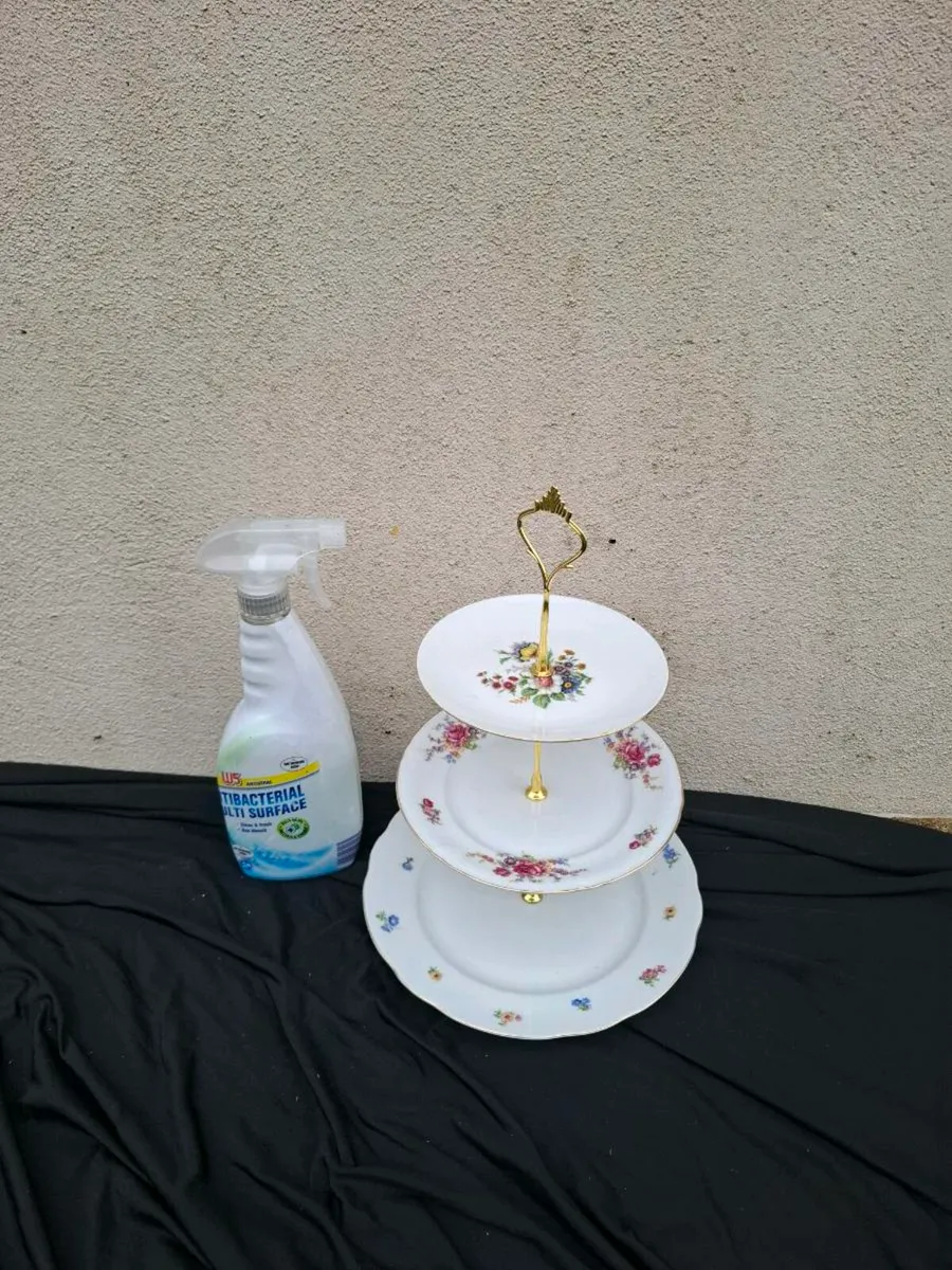 Floral 3 tiers cake stand postage possible