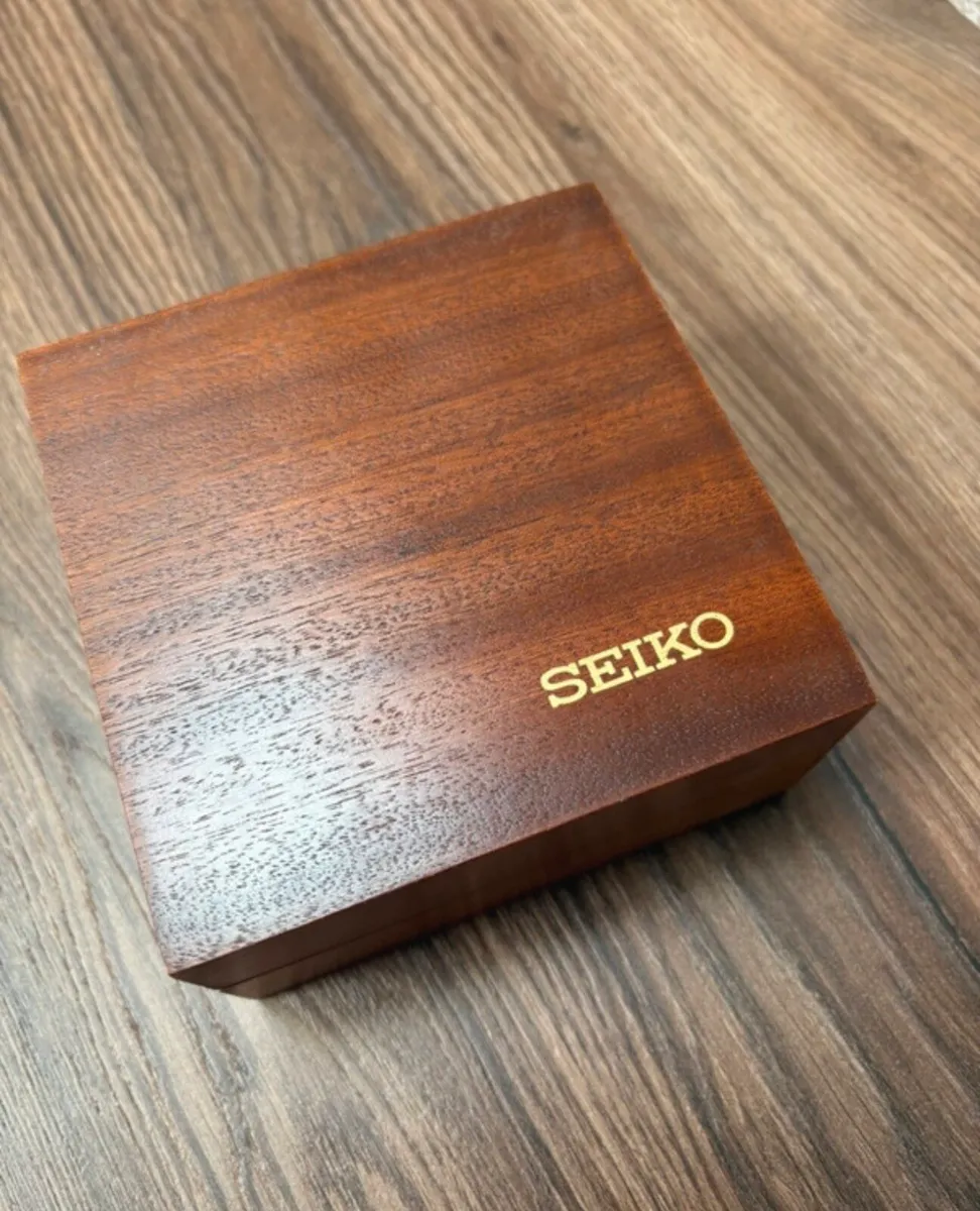 Vintage Seiko digital watch - Image 2