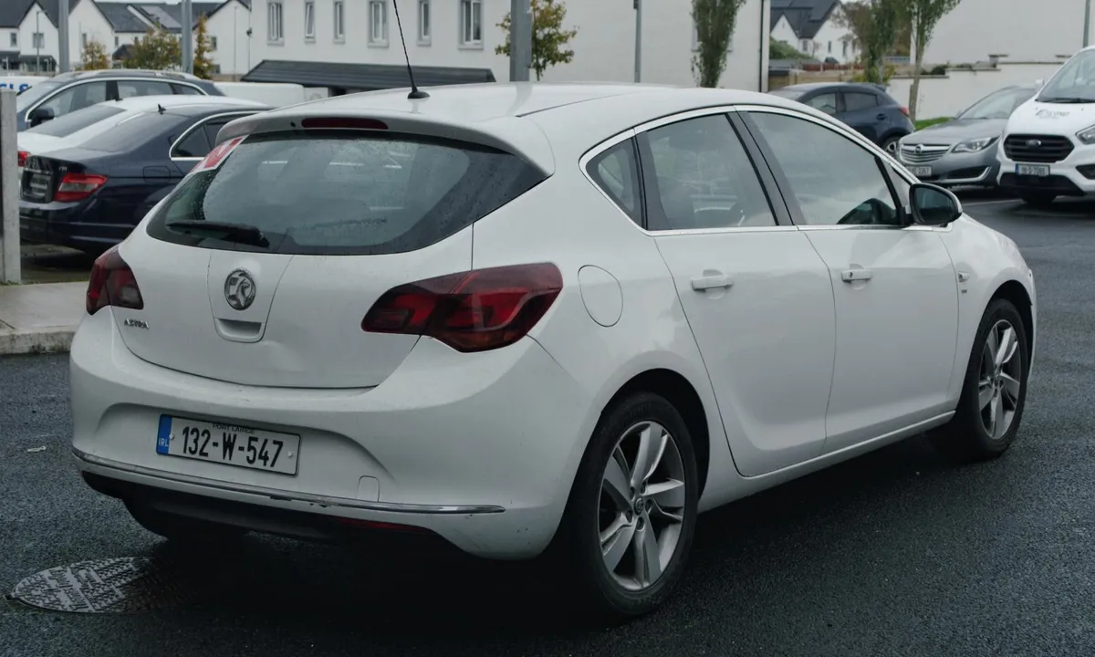 Vauxhall Astra 2013 SRI 1.4L (PRICE NEGOTIABLE!!!) - Image 3
