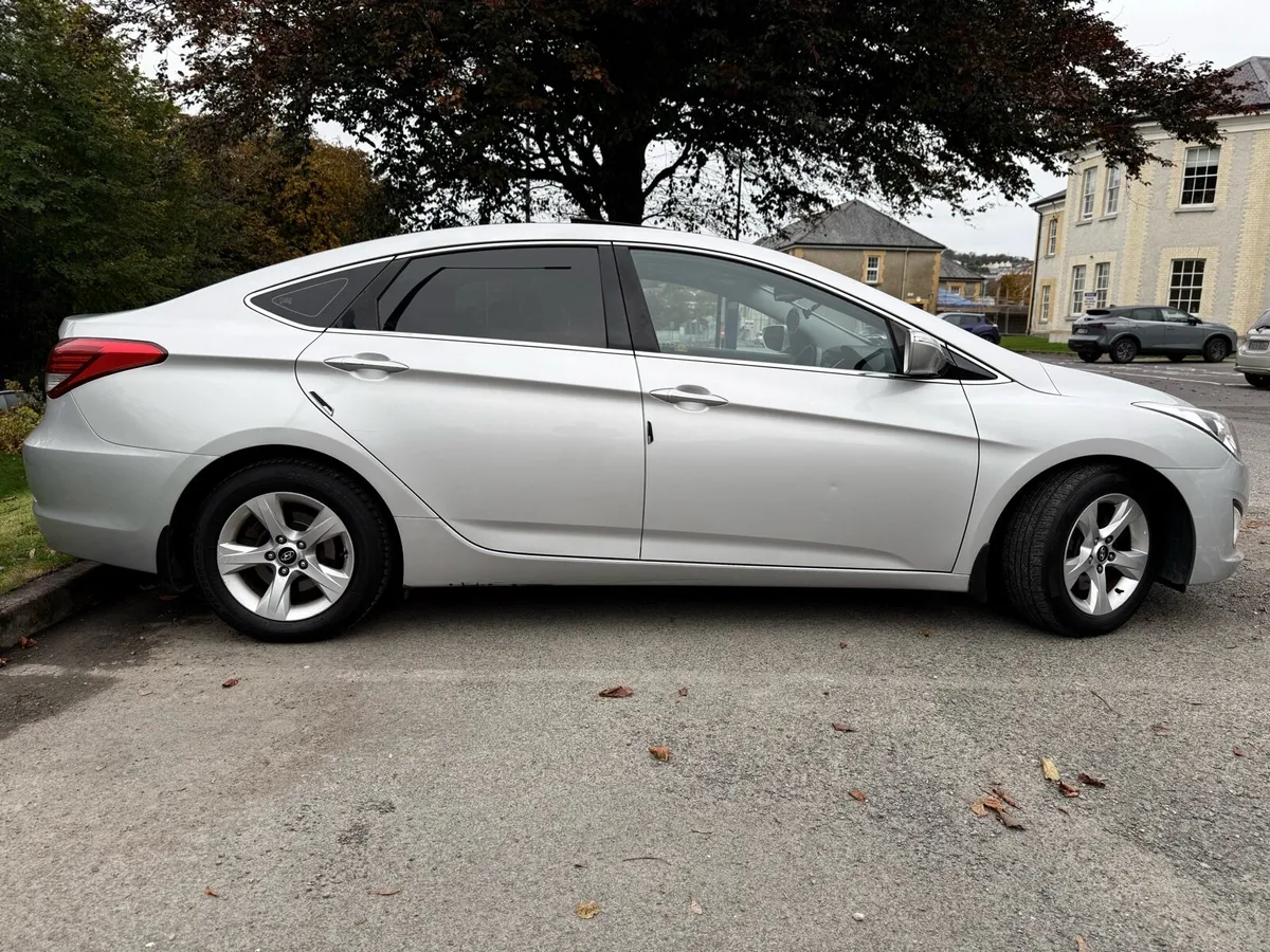 AUTOMATIC HYUNDAI i40 - Image 3