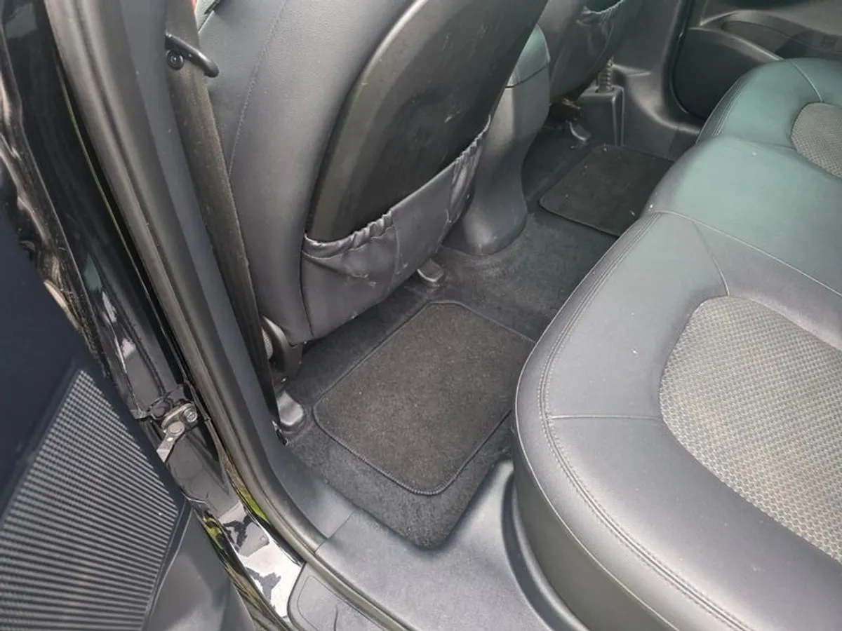13 Hyundai Ix35 1.7 Crdi Sunroof Front&Rear Heated - Image 4