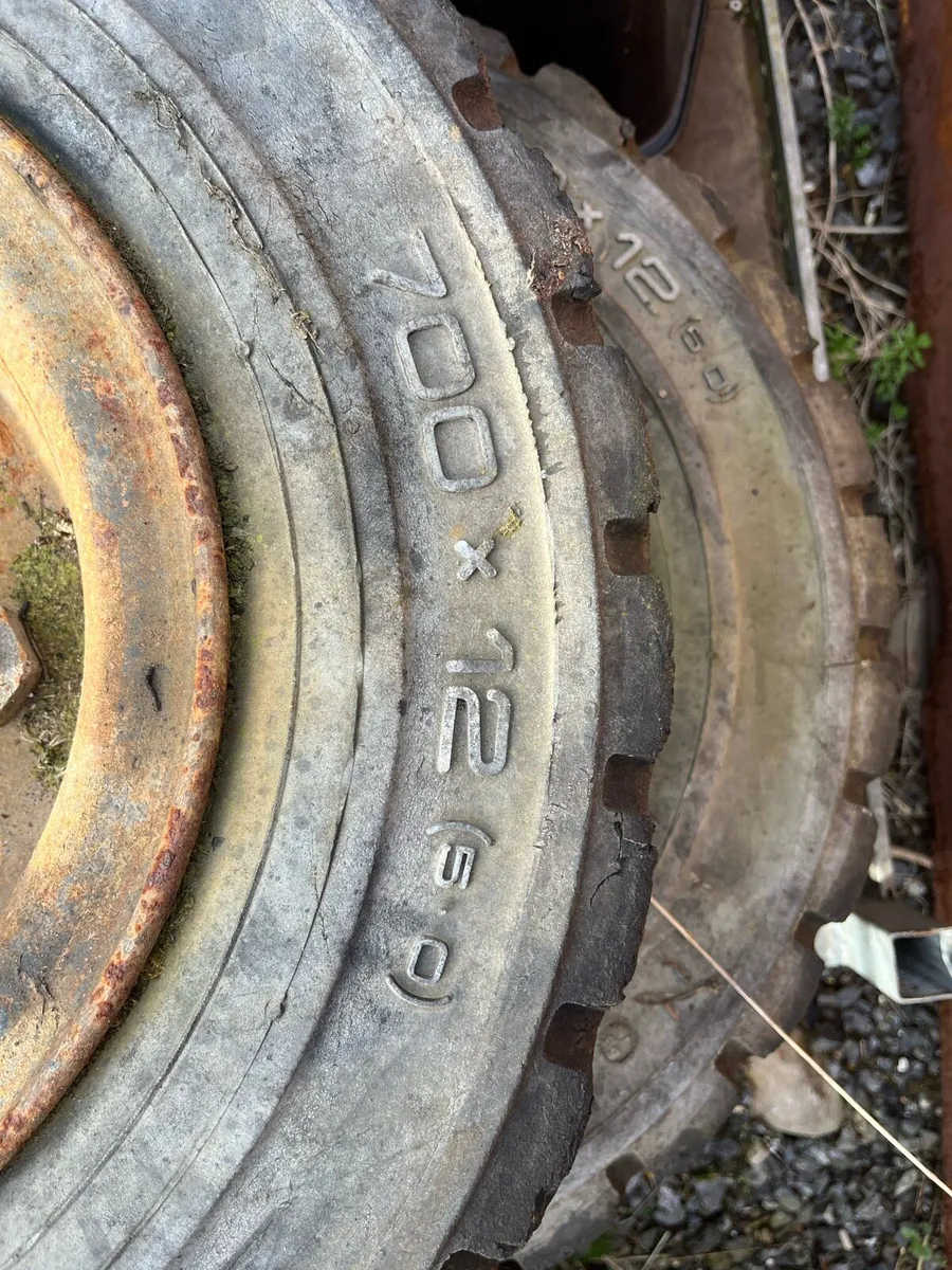 Solid forklift tyres 7x12 - Image 4
