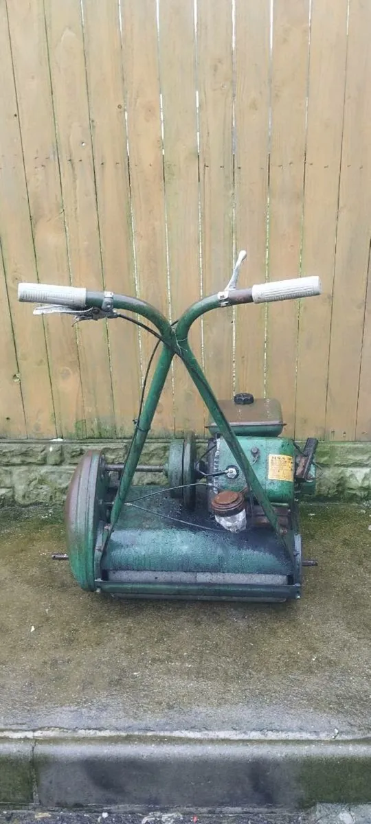 Old school ventige roller lawnmower for sale - Image 4