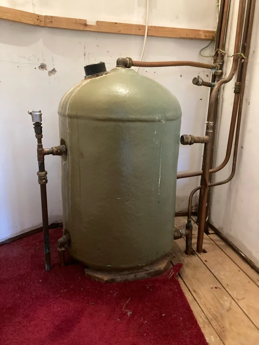 Insulated copper cyclinder - Image 1
