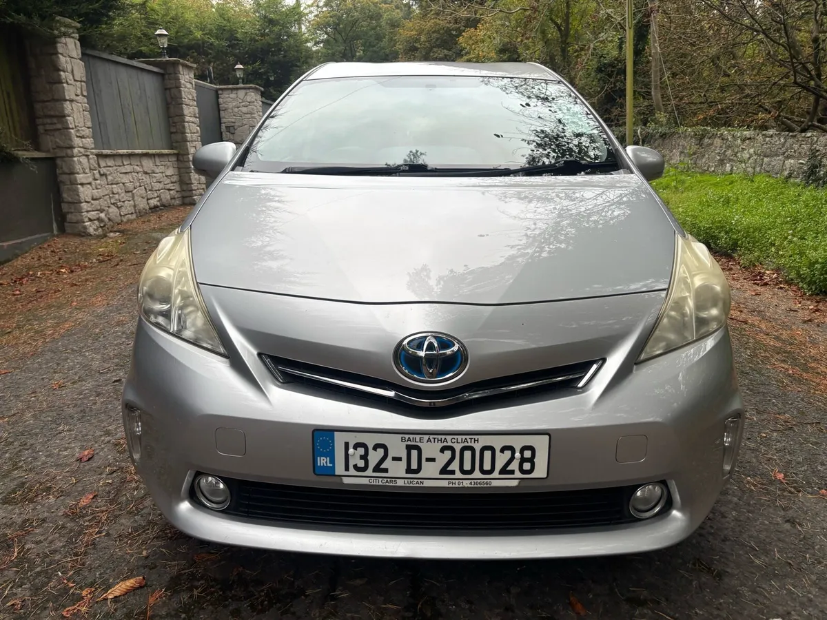 Toyota Prius Hybrid 7 Seater - Image 1