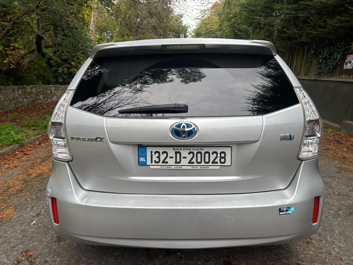 Toyota Prius Hybrid 7 Seater - Image 2