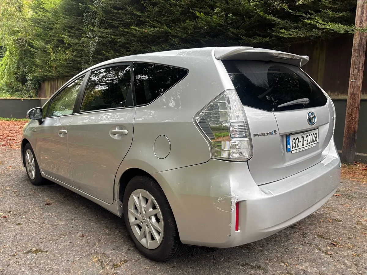 Toyota Prius Hybrid 7 Seater - Image 3