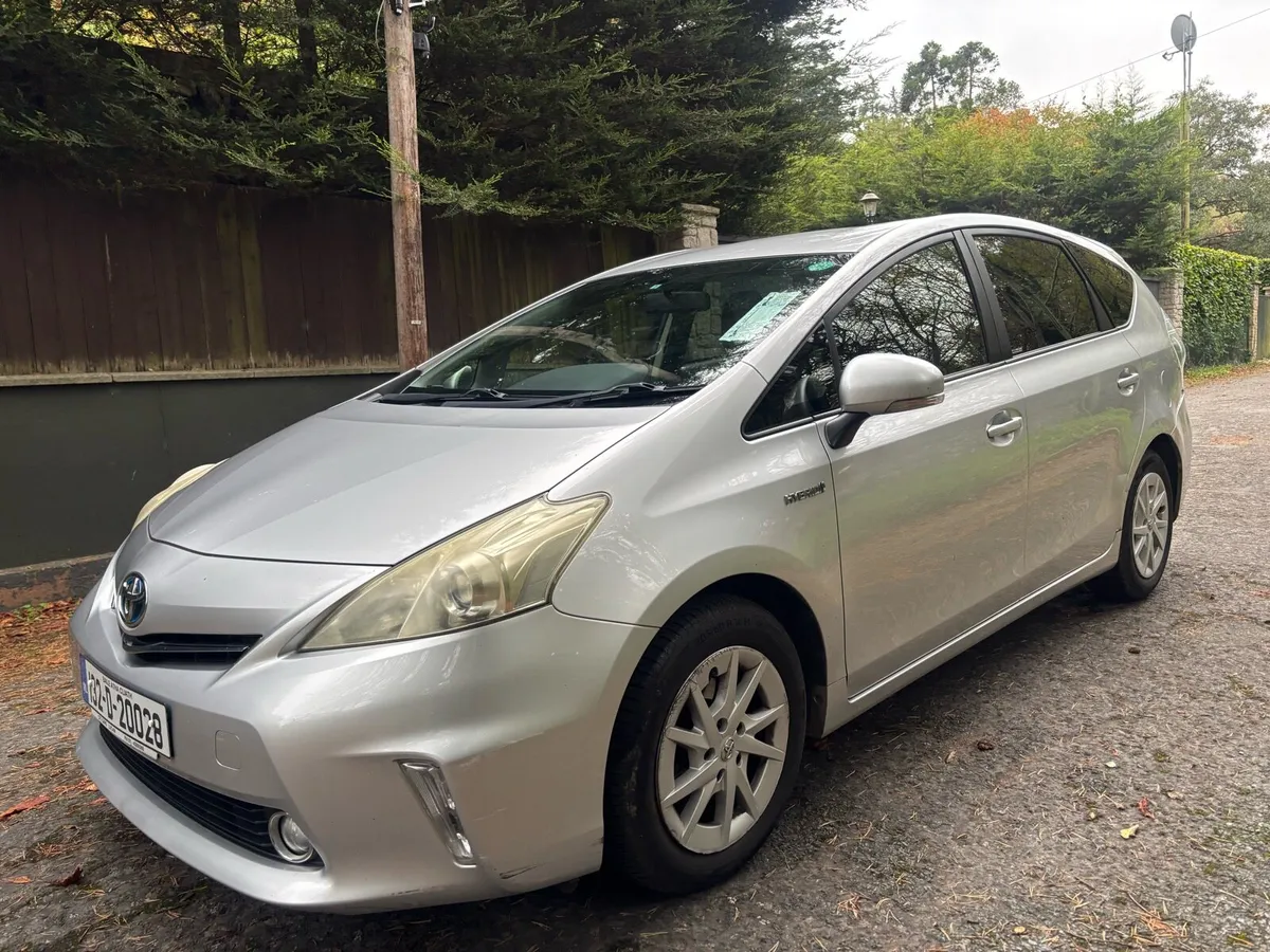 Toyota Prius Hybrid 7 Seater - Image 4