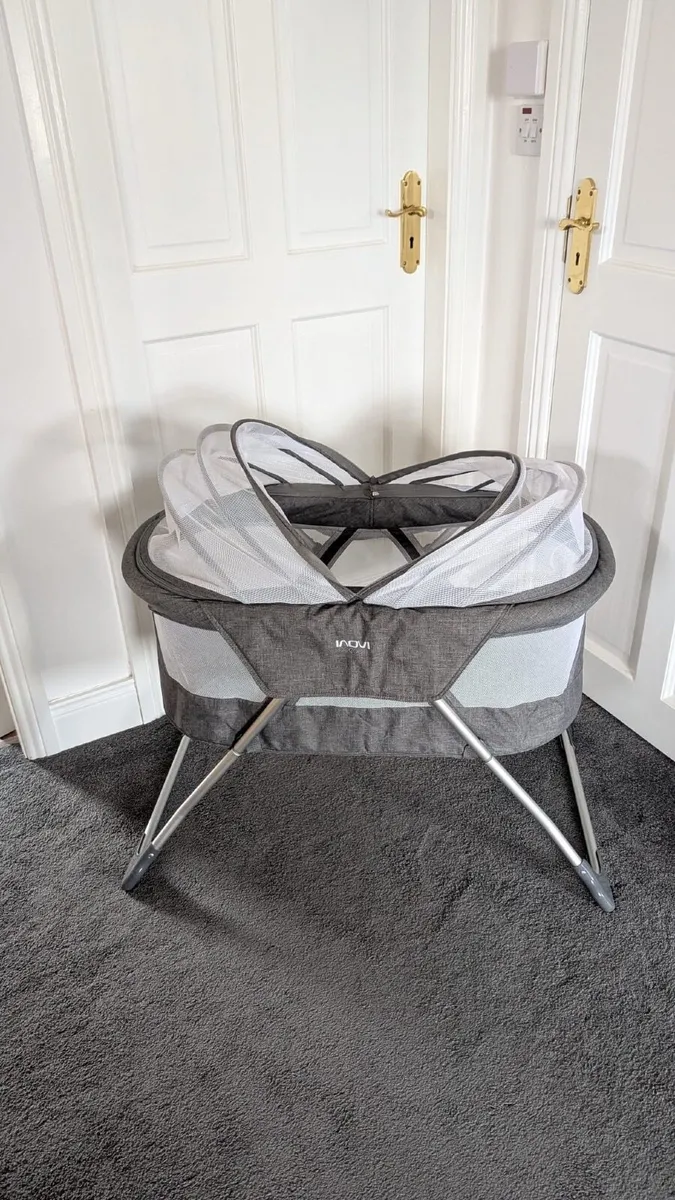 Inovi Cocoon Folding Crib/ Travel Cot - Image 3
