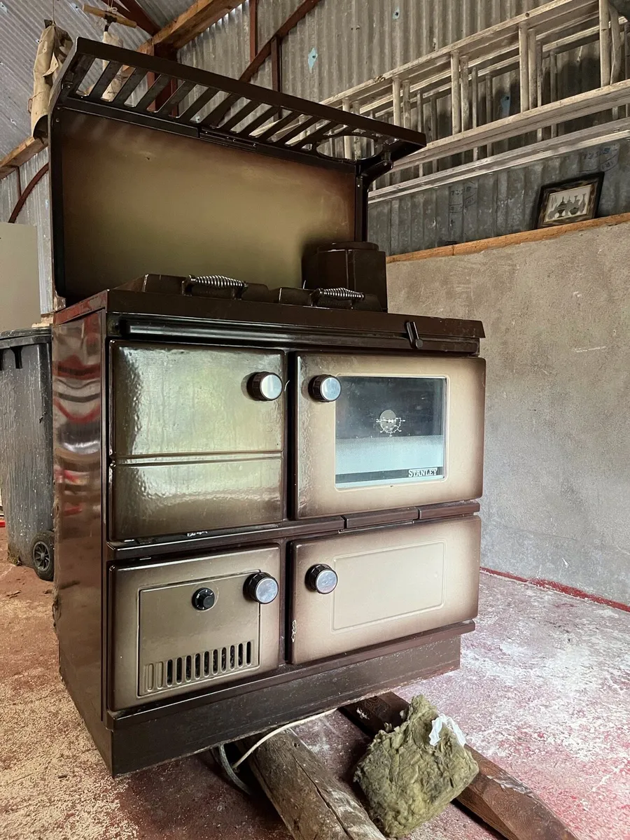 Stanley Oil Stove - Image 1