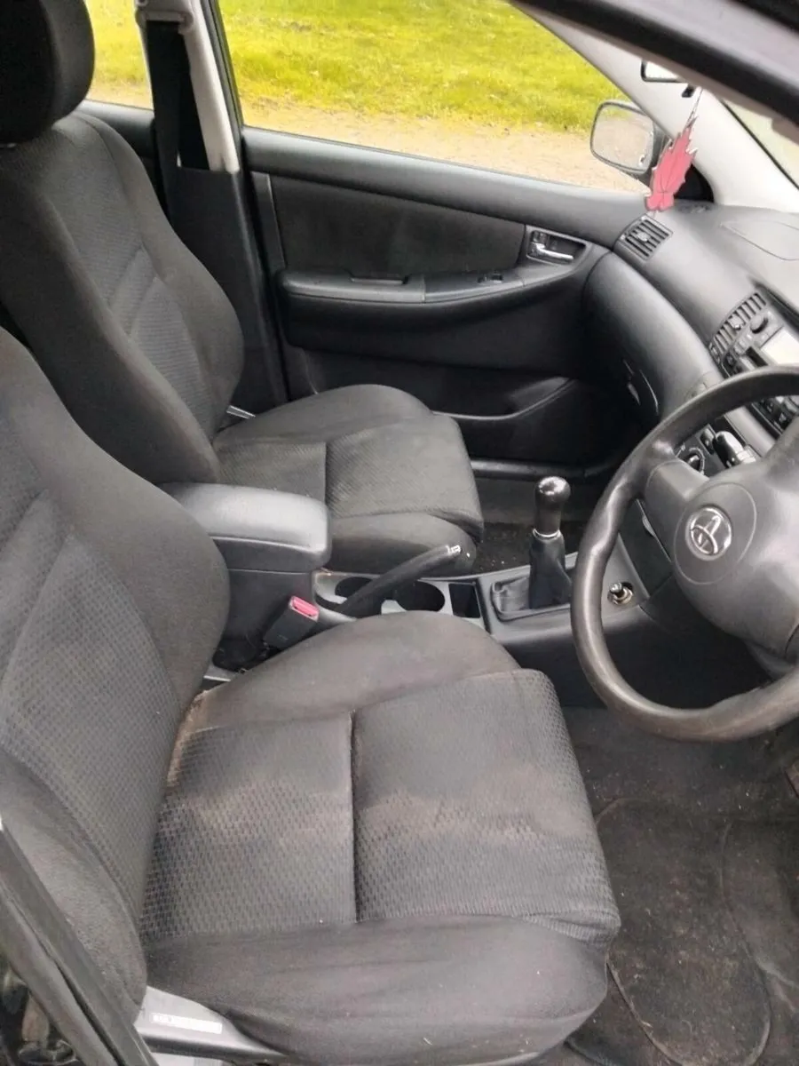Toyota corolla - Image 4