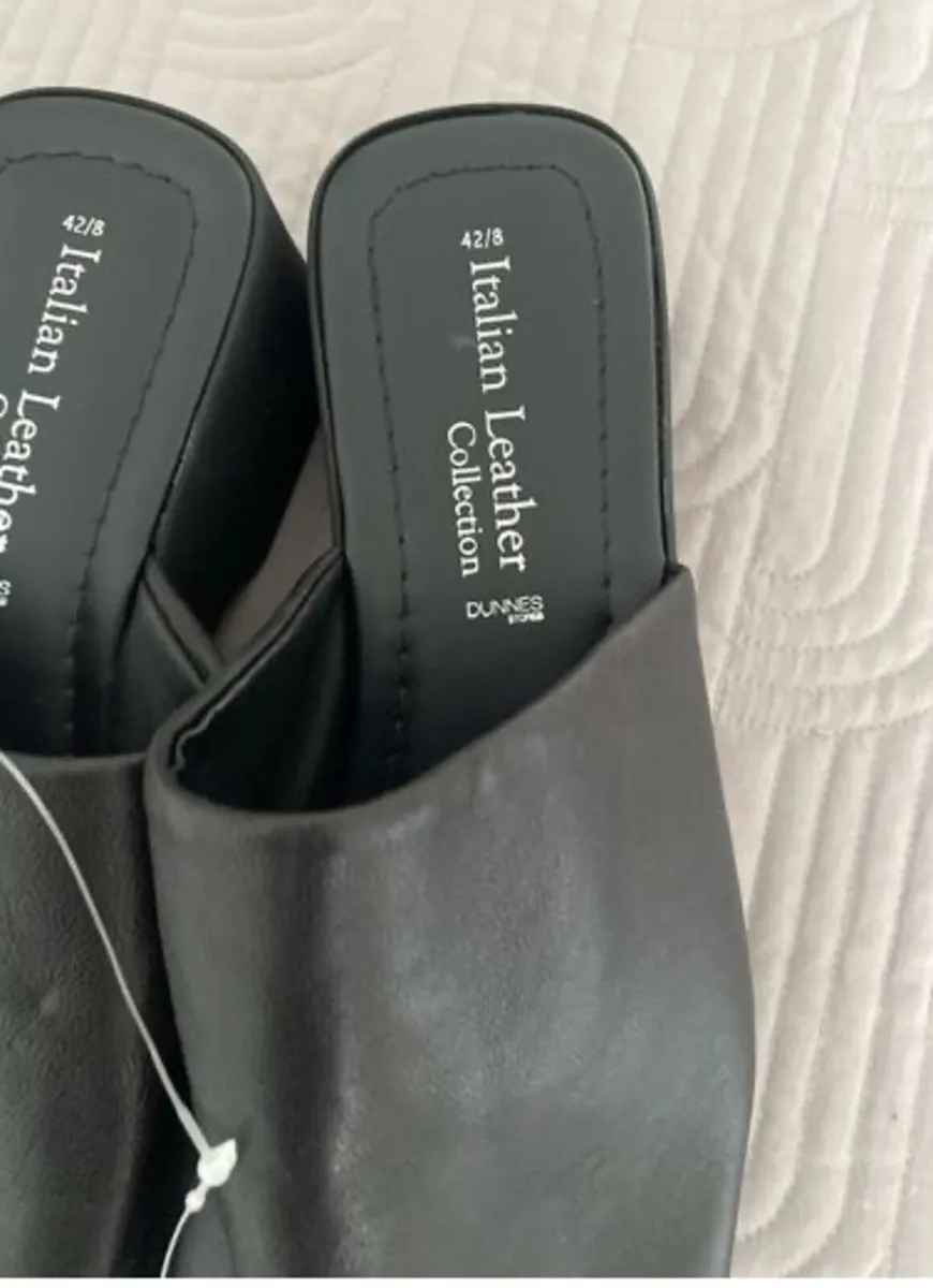 Dunnes Black Sandals Size 8 - Image 2