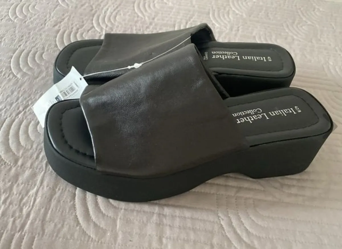 Dunnes Black Sandals Size 8 - Image 3