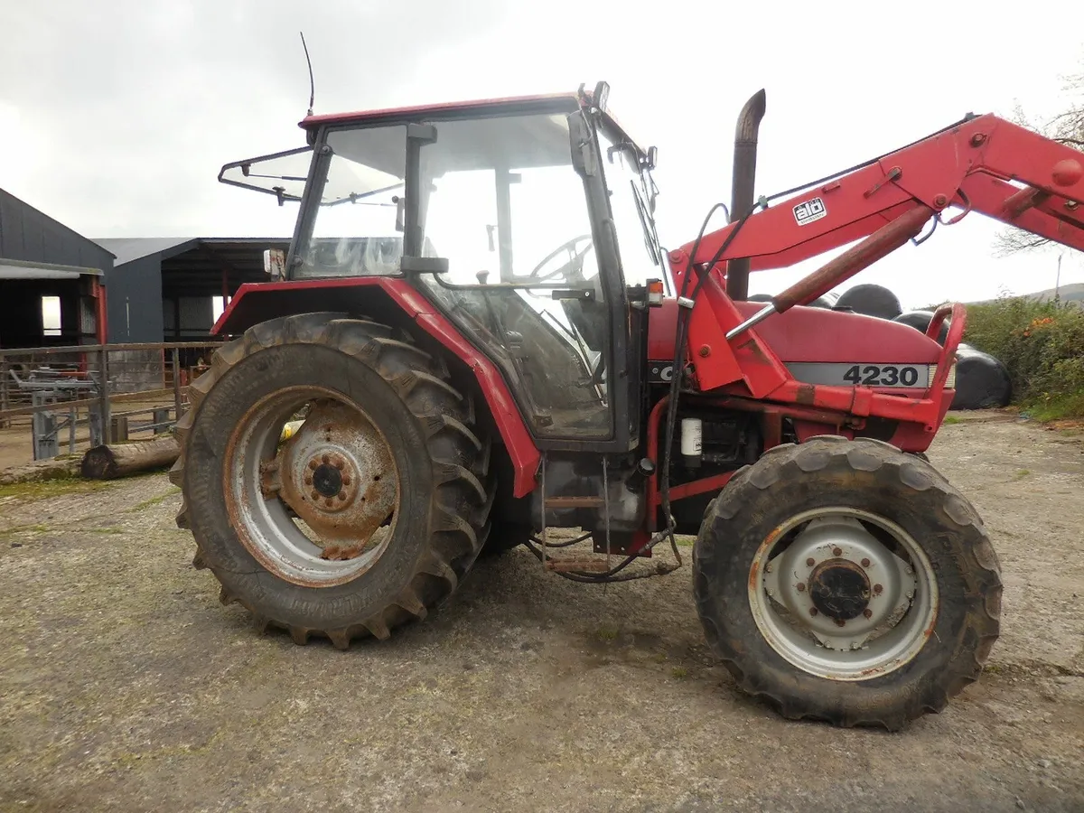 CASEIH 4230 AND LOADER - Image 1