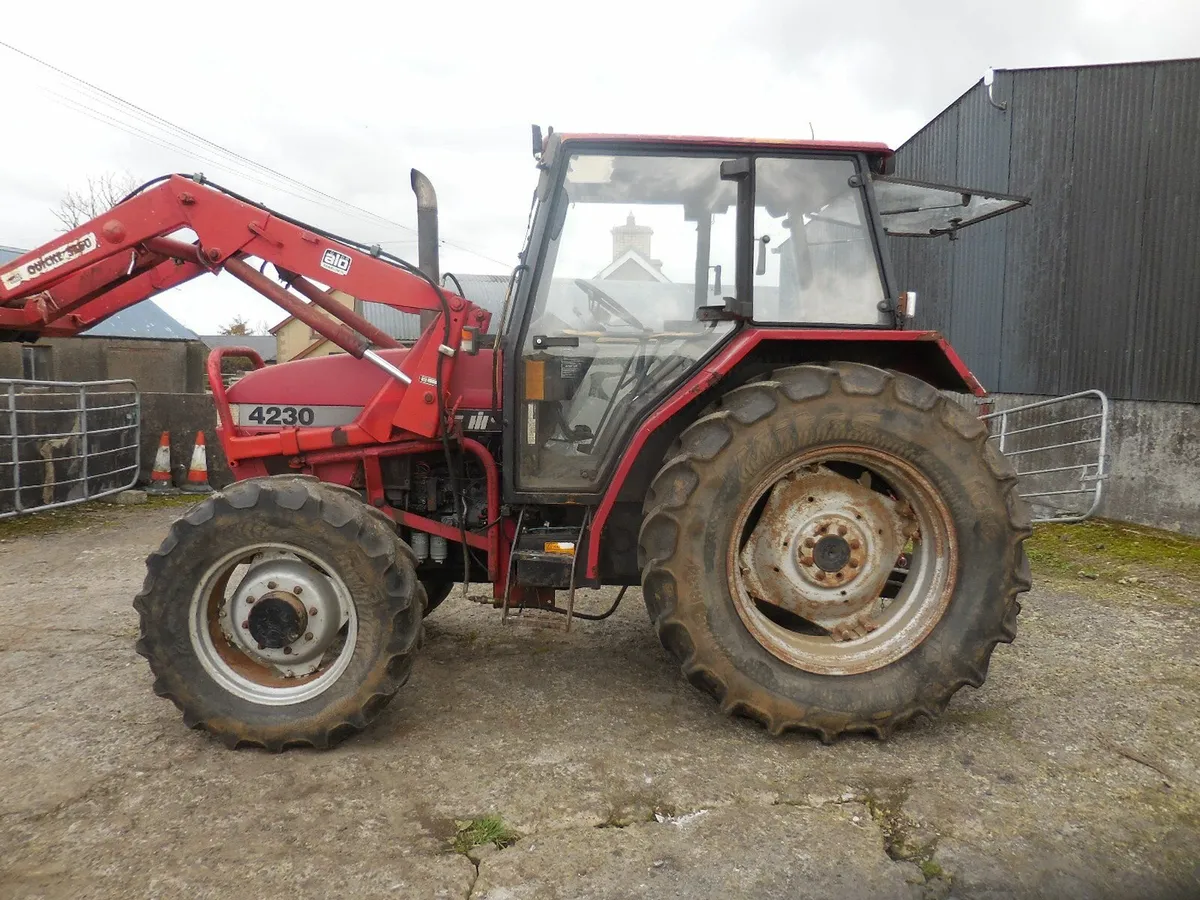 CASEIH 4230 AND LOADER - Image 2