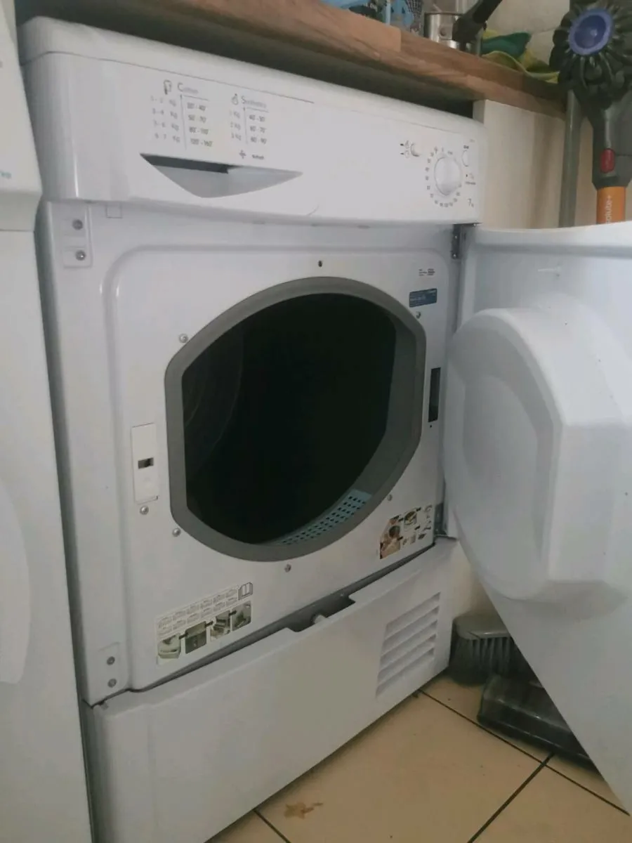 Free Indesit IDC75 Tumbler Dryer - Image 2