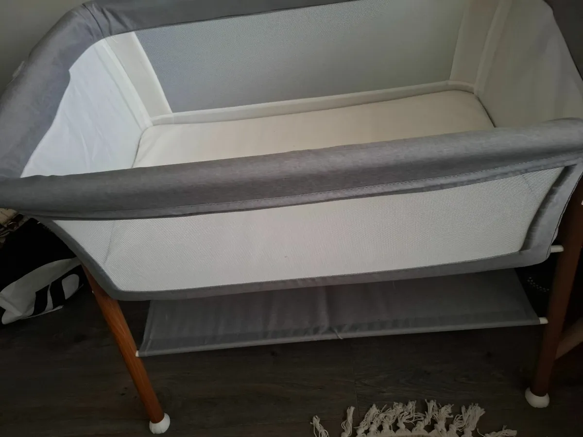 Babylo You and Me Crib - Image 1