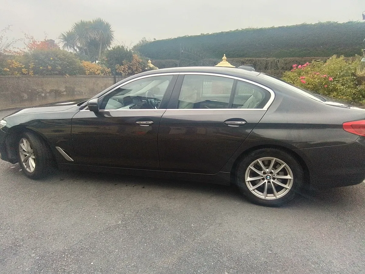 2017 BMW 5-Series Saloon - Image 4