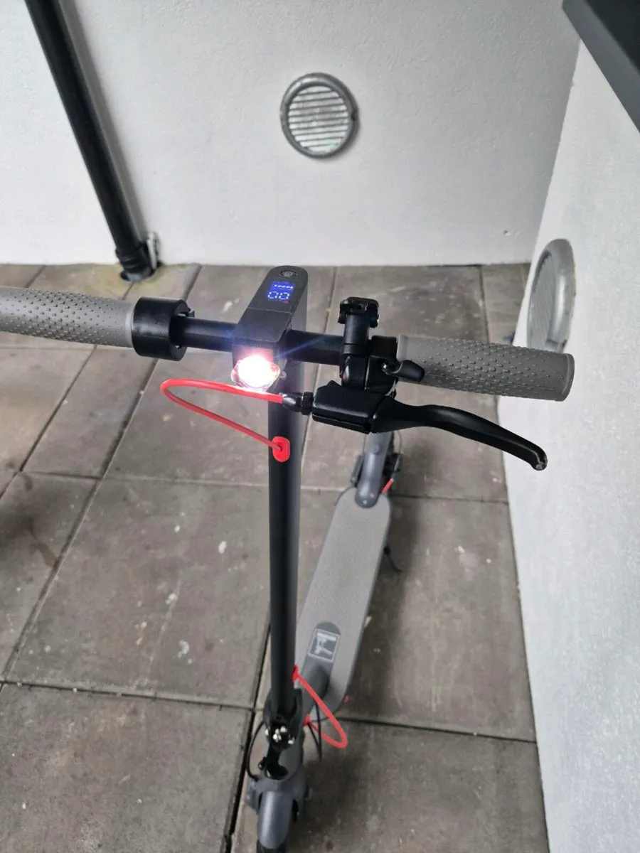 Used Aovopro ES80 Escooter - Image 1