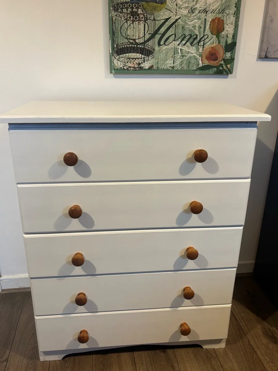 White Chest of drawers