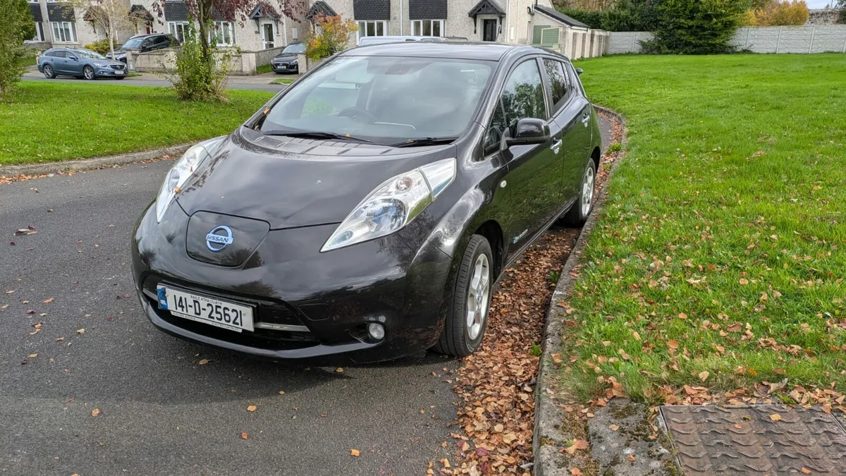 Nissan Leaf 2014 SV 24 kWh – 82 % SOH (10 bars) - Image 1