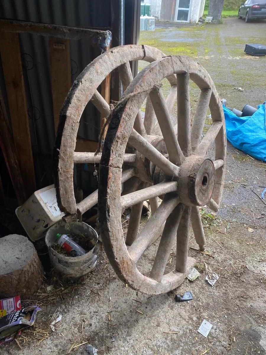 Vintage cart wheel - Image 2