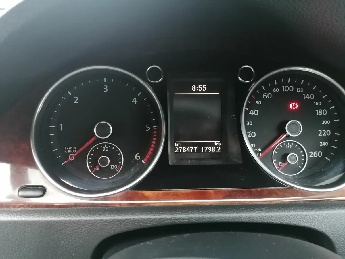 Volkswagen Passat  1.6 Diesel N. C. T - Image 3