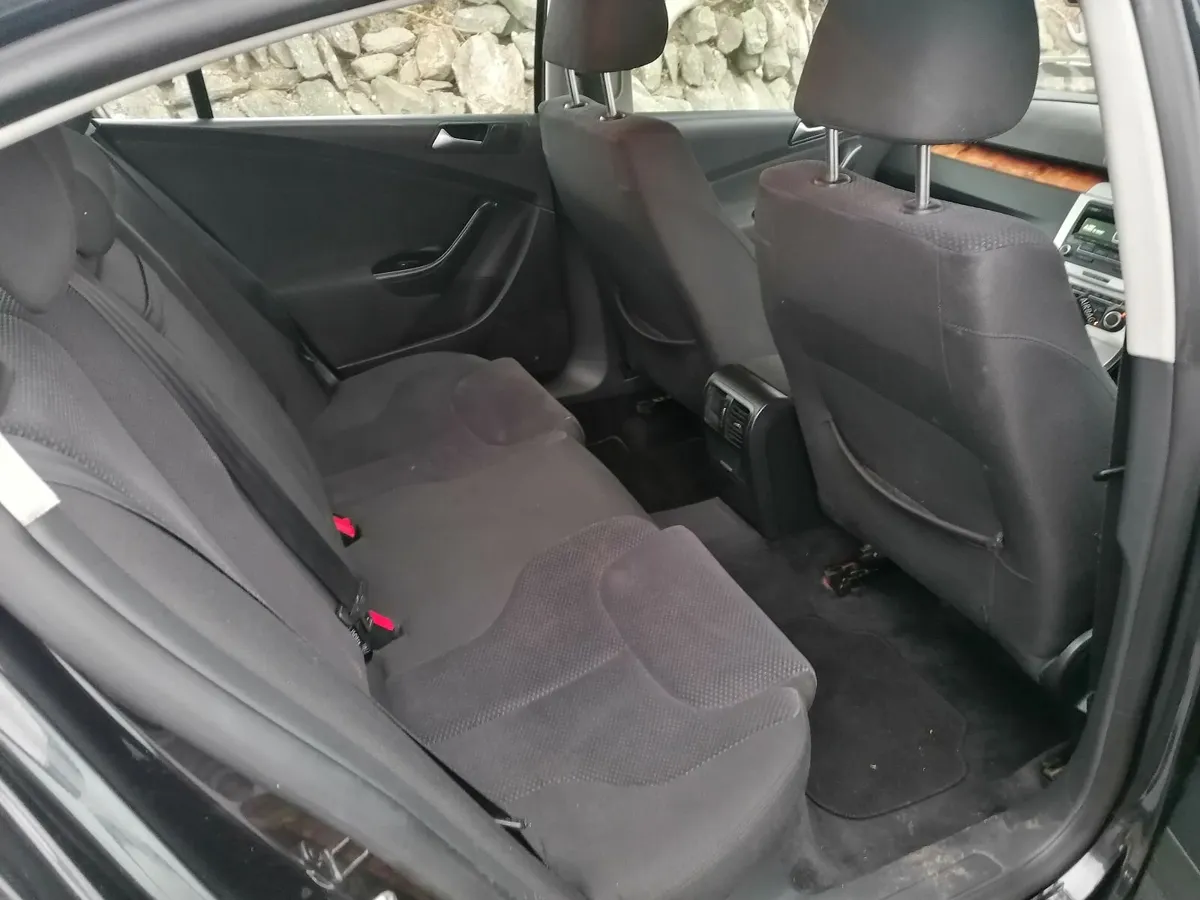 Volkswagen Passat  1.6 Diesel N. C. T - Image 4